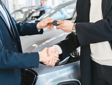 Choisir entre un véhicule neuf et un véhicule d'occasion : Avantages et inconvénients